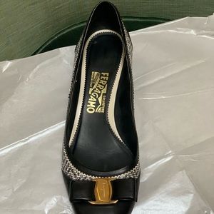 Salvatore Ferragamo Heeled Flat, B&W, 9.5